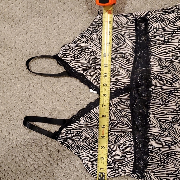 Lace trim ladies Nighty/ sleep dress. 2X = CLOSET CLOSING - Picture 3 of 9